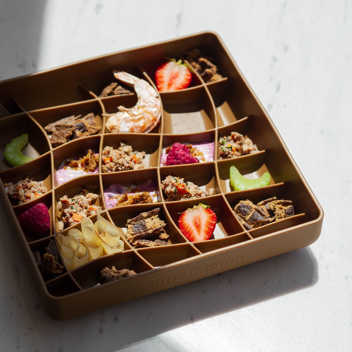 Ollie B. Good Wavies Feeder | Carob